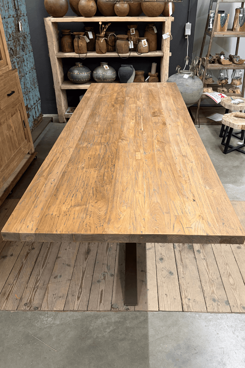 Teak houten eettafel 260 cm met een anodic brown metalen matrix spin poot Teak houten eettafel 260 cm met een anodic brown metalen matrix spin poot