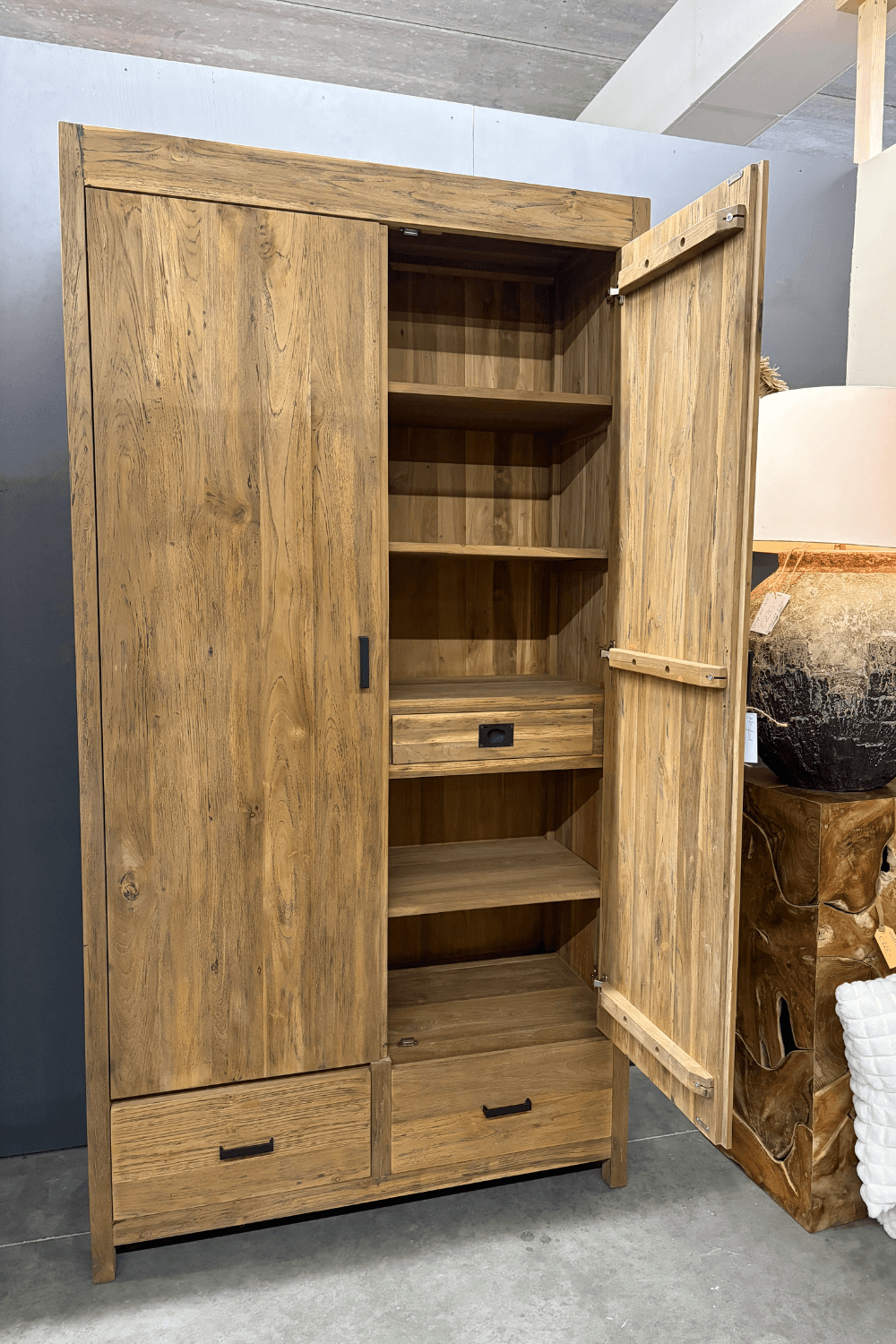 teak houten opbergkast met 2 deuren en 4 lades 110x50x210 cm Brc 71 teak houten opbergkast met 2 deuren en 4 lades 110x50x210 cm Brc 71