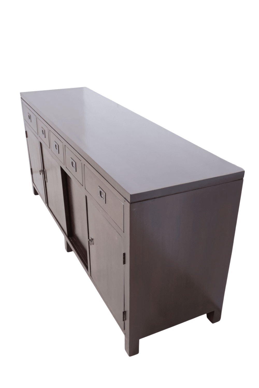 Warme houten sideboard in aardse interieurstijl