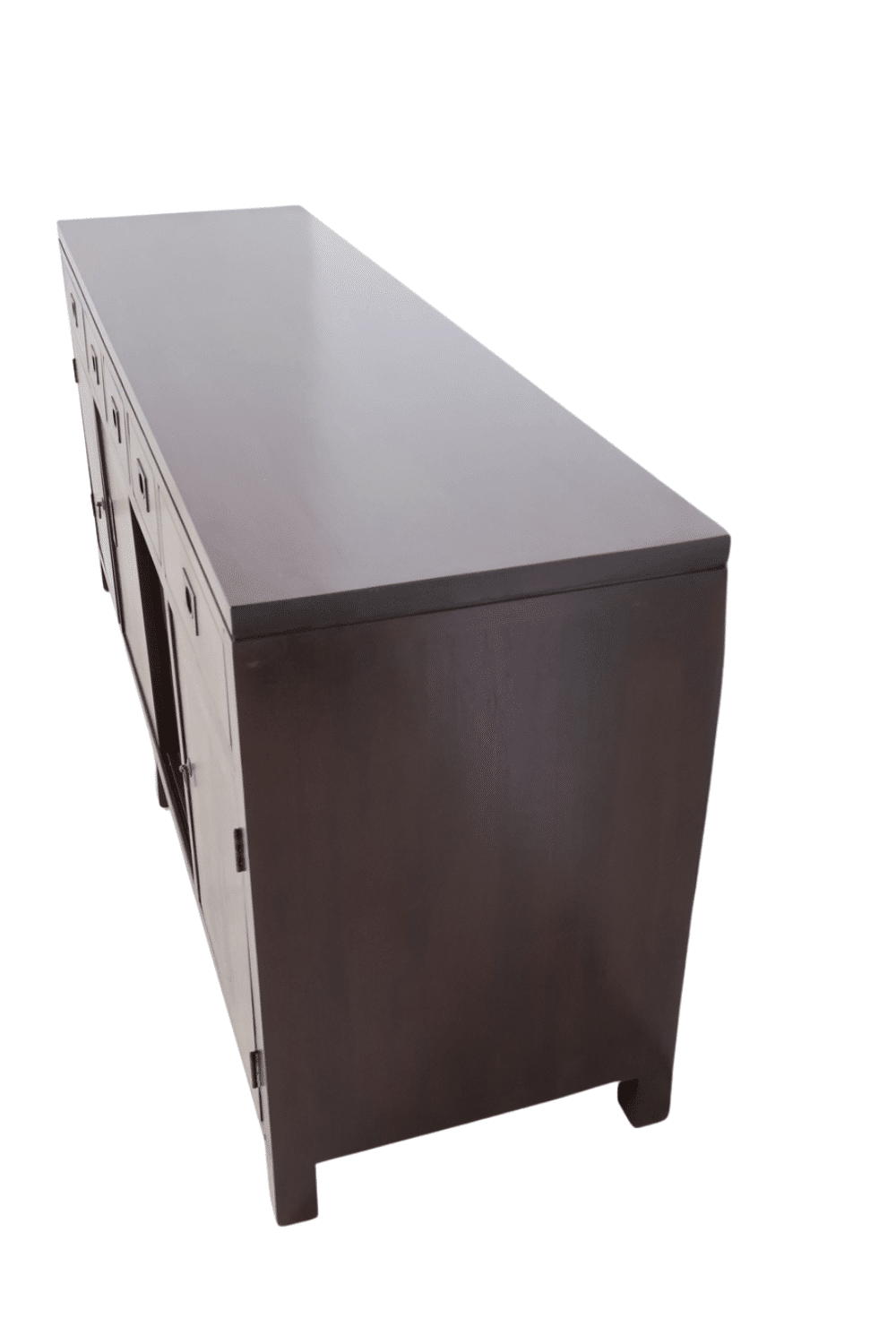 Warme houten sideboard in aardse interieurstijl