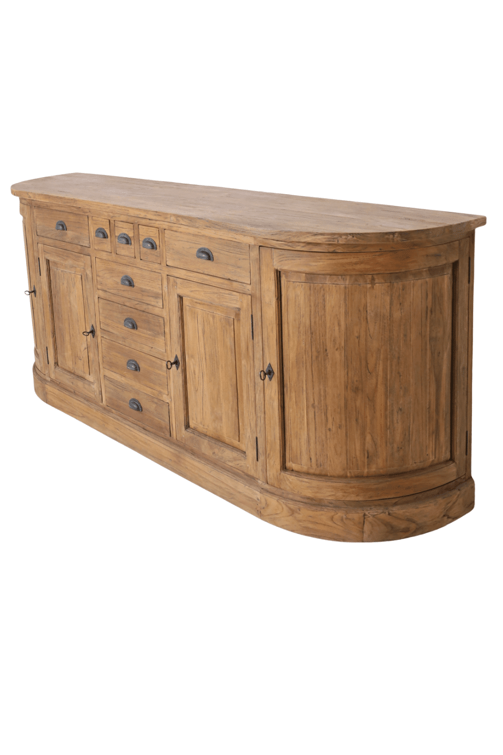 Warm houten dressoir met natuurlijke decoratie Warm houten dressoir met natuurlijke decoratie