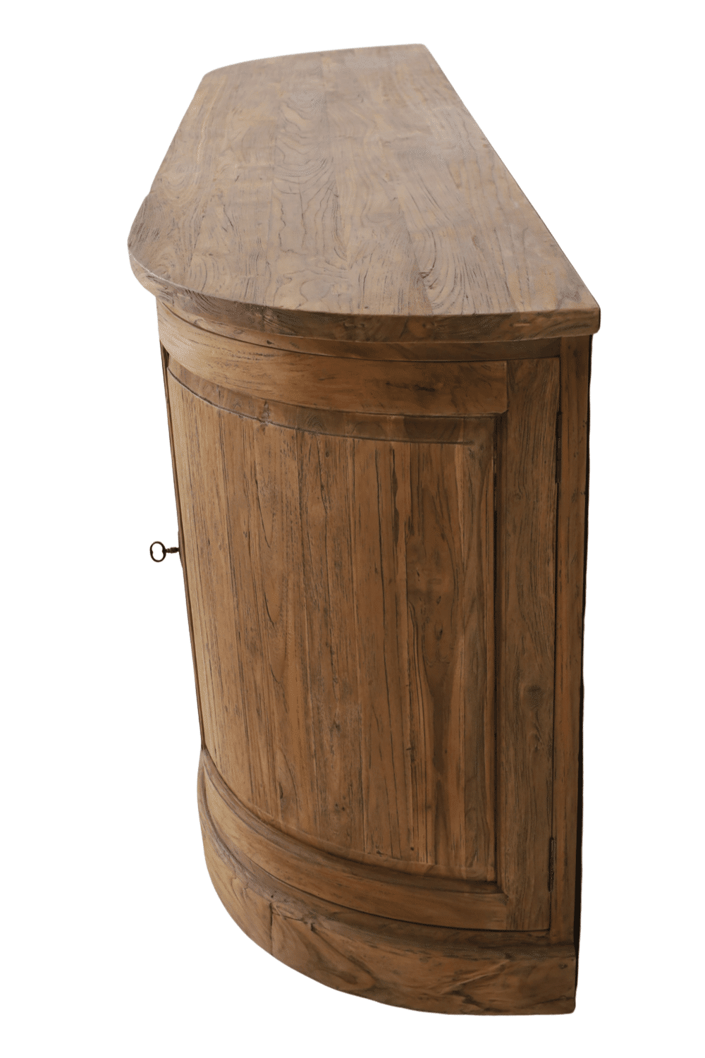 Warm houten dressoir met natuurlijke decoratie Warm houten dressoir met natuurlijke decoratie