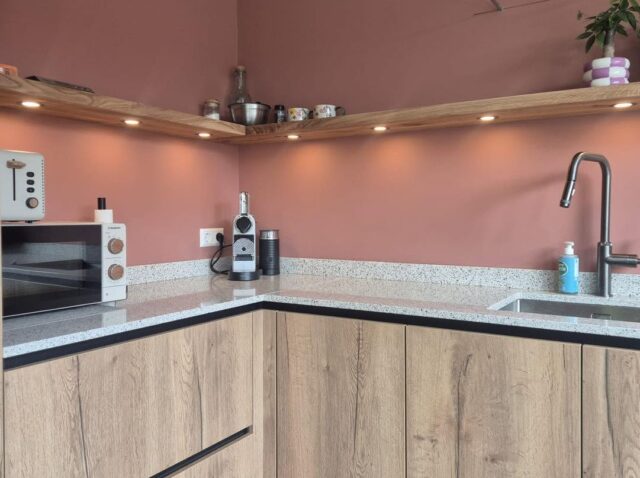 Eiken Wandplank In Een Hoekopstelling Dimbare Led
