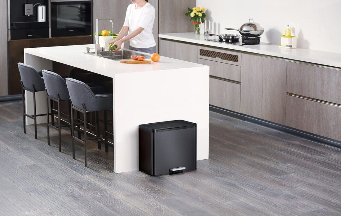 Essential Recycle Step Bin 15+15L Black