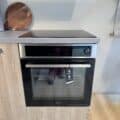 Showroomkeuken In Eiken Zand Met Betonlook Werkblad