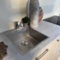 Showroomkeuken In Eiken Zand Met Betonlook Werkblad