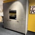 Showroomkeuken In Eiken Zand Met Betonlook Werkblad Showroomkeuken In Eiken Zand Met Betonlook Werkblad
