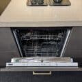 Showroomkeuken In Eiken Zand Met Betonlook Werkblad Showroomkeuken In Eiken Zand Met Betonlook Werkblad