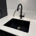 Showroomkeuken In Eiken Zand Met Betonlook Werkblad