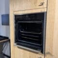 Showroomkeuken In Eiken Zand Met Betonlook Werkblad Showroomkeuken In Eiken Zand Met Betonlook Werkblad