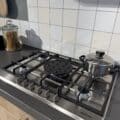 Showroomkeuken In Eiken Zand Met Betonlook Werkblad Showroomkeuken In Eiken Zand Met Betonlook Werkblad