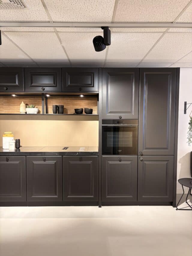 Showroomkeuken Berkley Zwart Gelakt