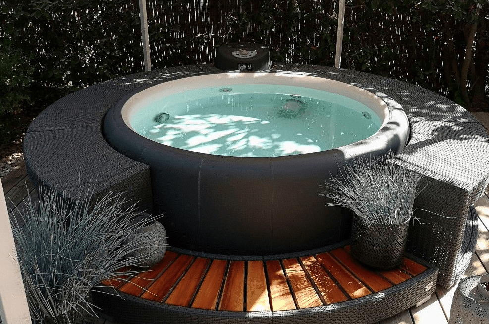 Softub Legend Graphite Polyrattan Omranding 2