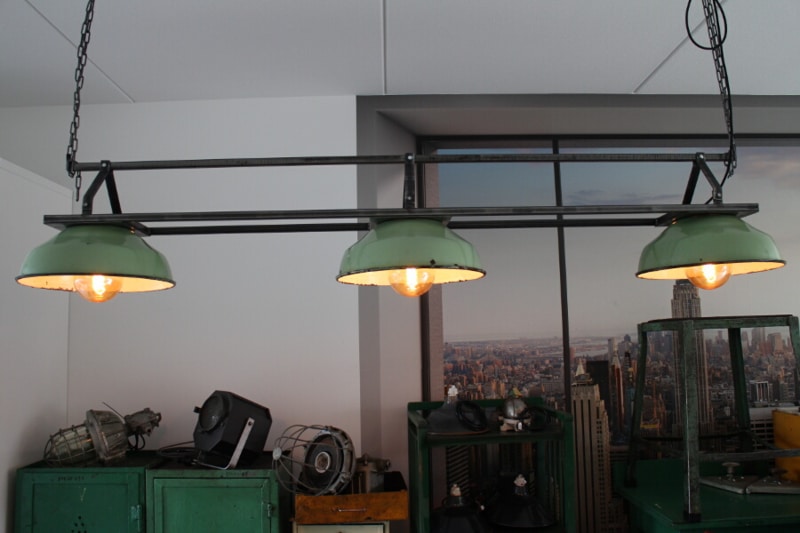 Przemysłowa lampa wisząca zielona