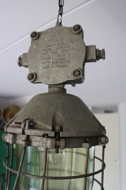 Przemysłowa lampa klatkowa