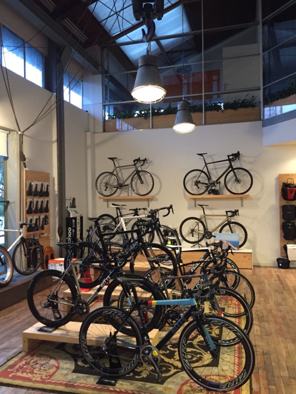 Radfahren in einem Showroom