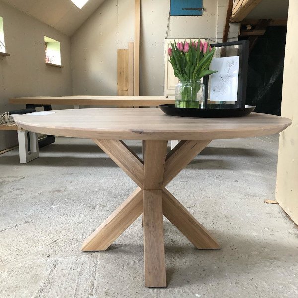Round oak table Rowy Matrix oak
