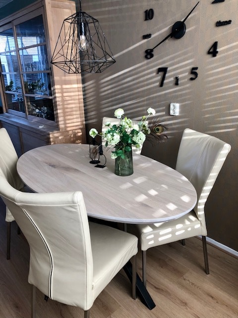 ovale eiken tafel