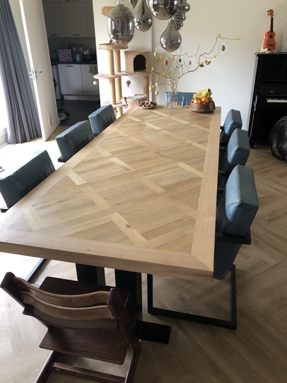 Versailles oak table