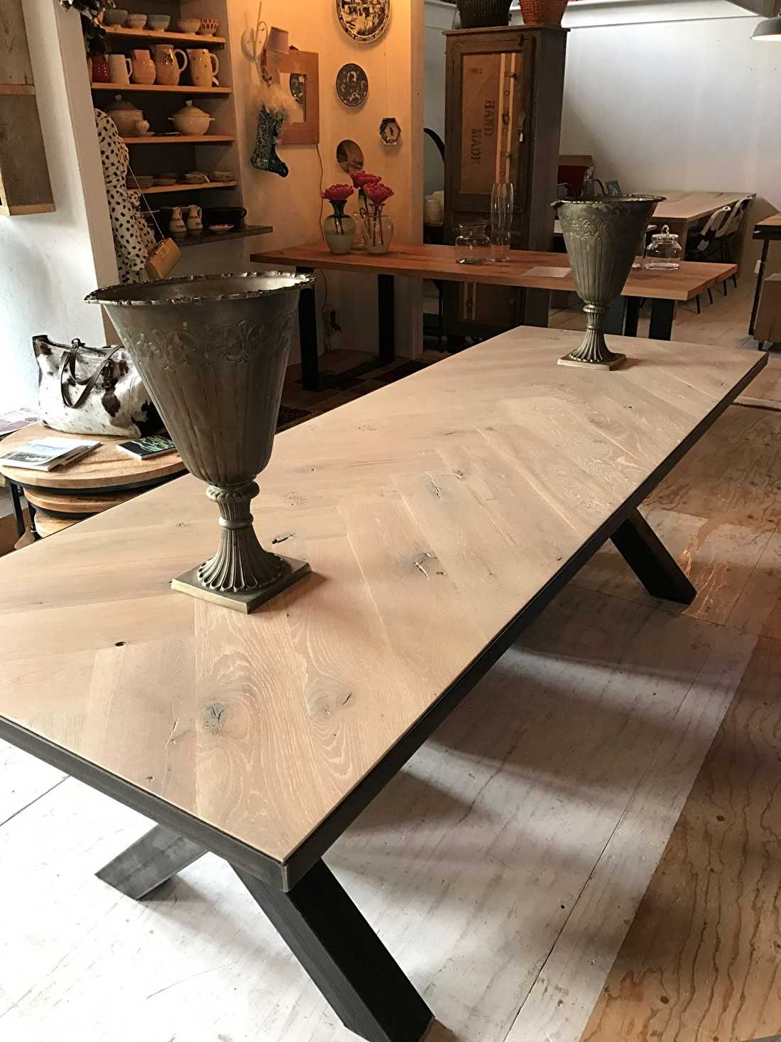 Oak table Rewa square incl X base Oak table Rewa square incl X base