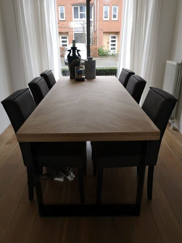 Visgraat eiken tafel Osla met U-onderstel 12x1 of 12x4