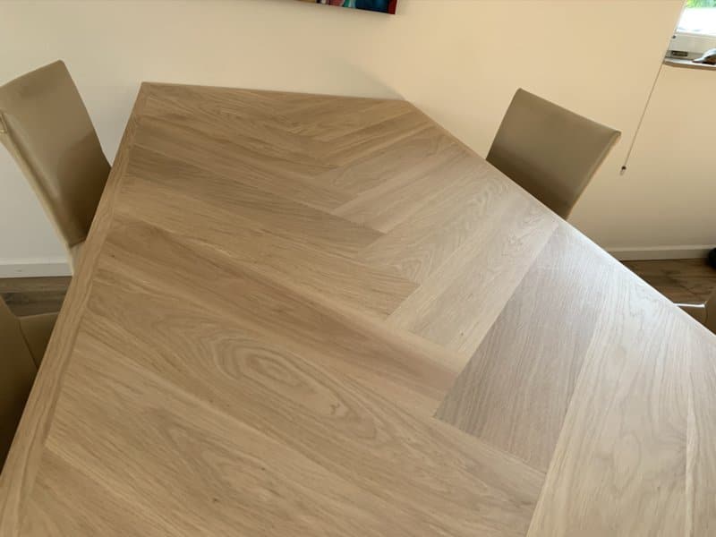 Visgraat eiken tafel Osla met U-onderstel 12x1 of 12x4