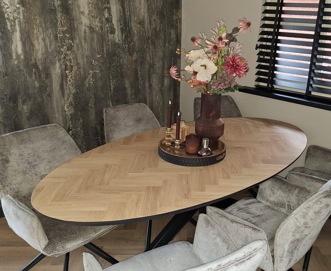 Milin oval herringbone oak table incl. base of your choice