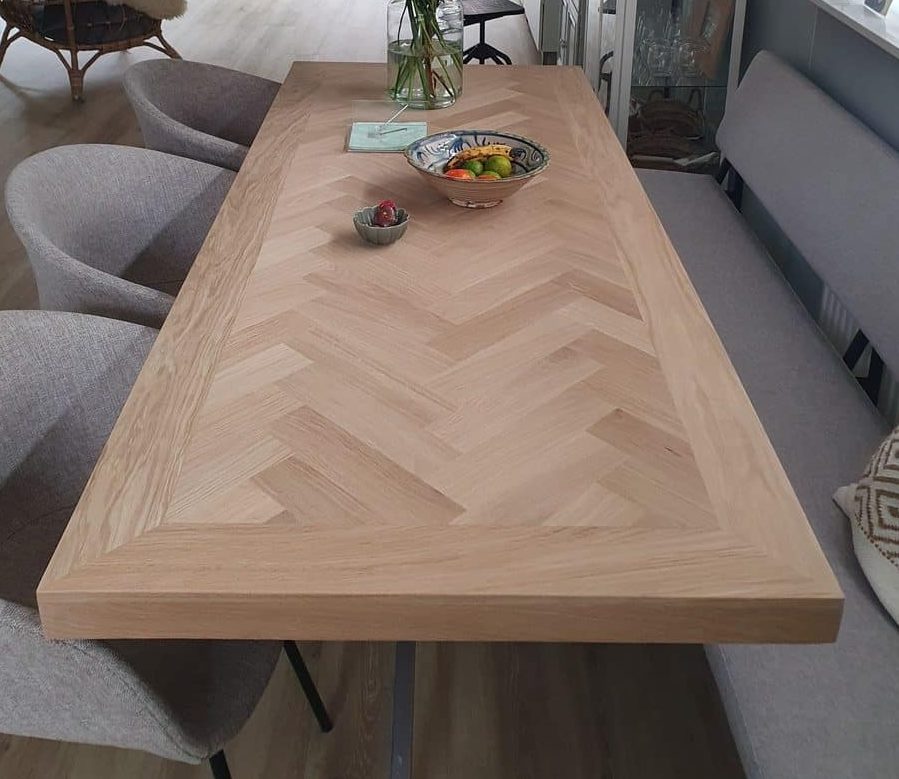 Mosina visgraat eiken tafel 200 x 80 x 6cm met onderstel matrix thin 3 x 3cm met zwarte coating