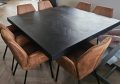 Mosina-Tisch aus Eiche mit Fischgrätenmuster, 160 x 160 x 8 cm, quadratisch in Schwarz mit Matrixfuß 10 x 10 cm aus blankem Stahl