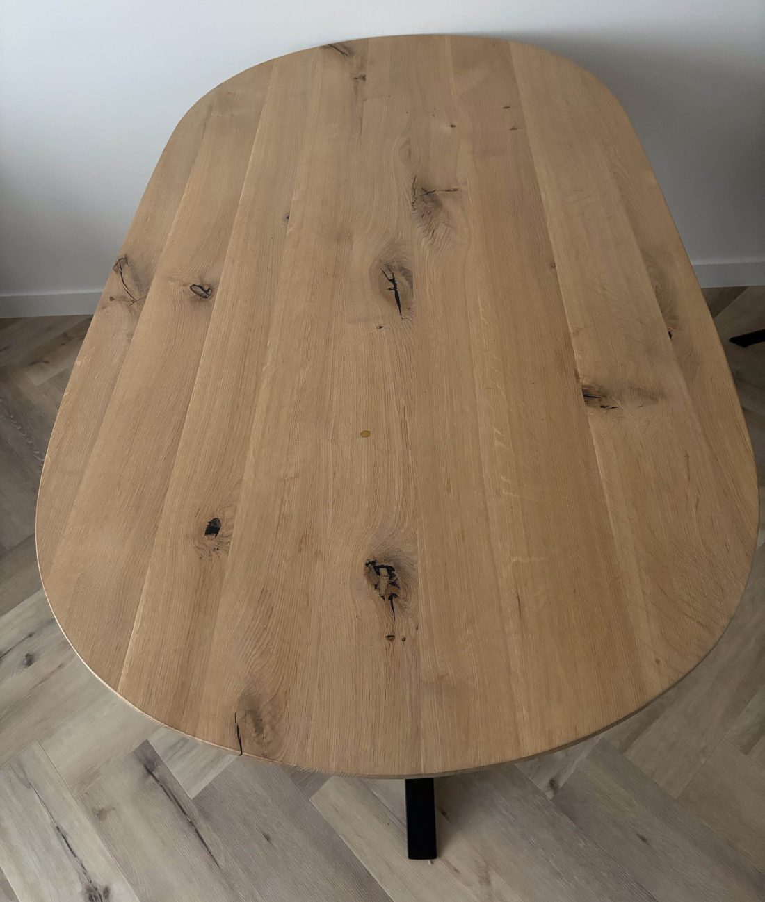 Torun deense eiken tafel 160x80x4 met verjongde rand 1x45 met matrix onderstel 5x5cm zwart gecoat