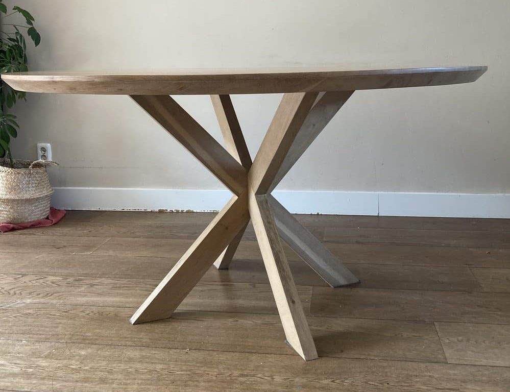 Member in Amsterdam-Noord: Mosina herringbone oak table