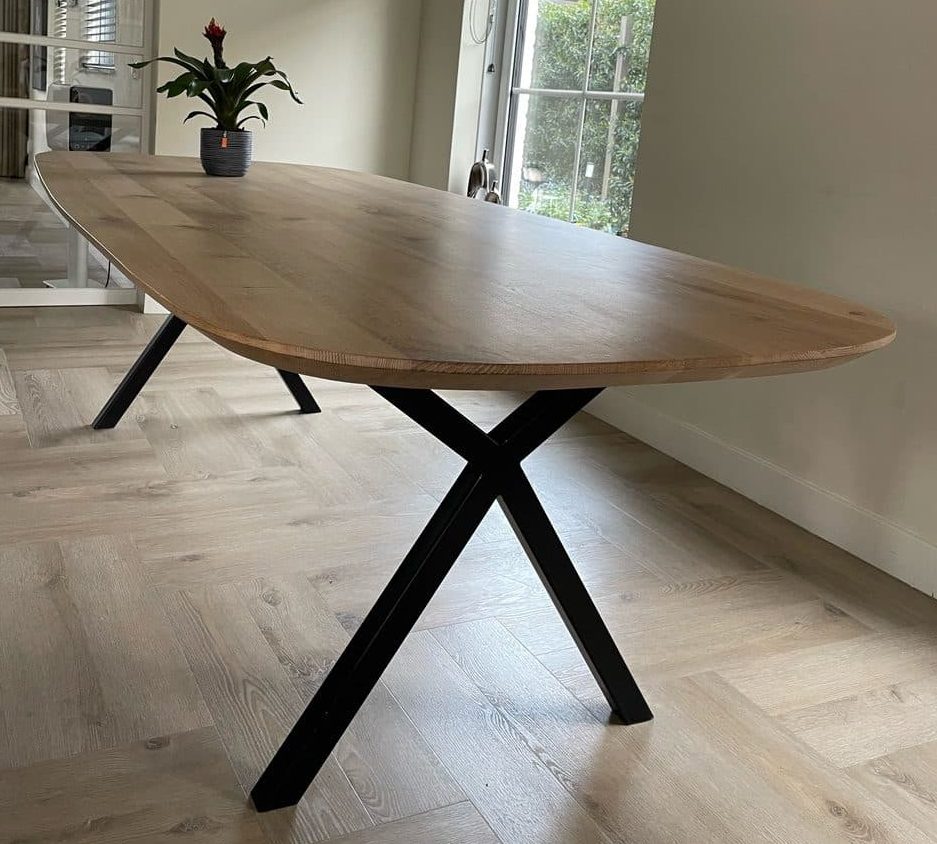 Torun Deens ovale eiken tafel 260 x 110 x 4cm verjongde rand 1x60 graden met XinA onderstel 5x5cm met zwarte coating