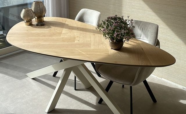 Pebble organic oak table 200 x 100 x 4 (right shape) with tapered edge 1 x 60 degrees with matrix twist base with white coating
