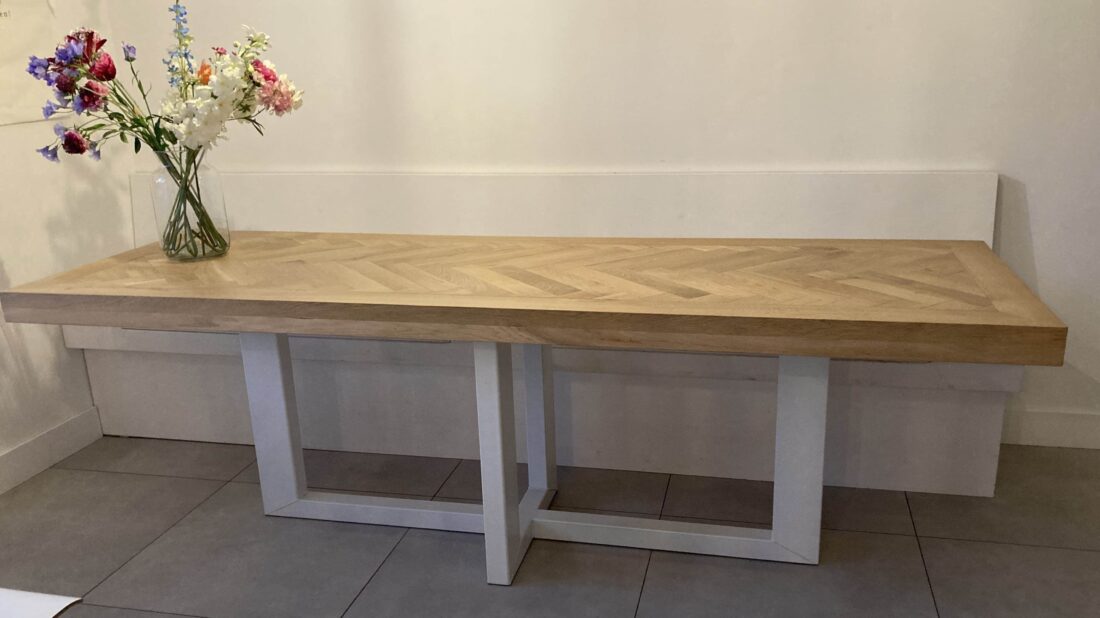 Mosina visgraat eiken tafel 240 x 80 x 8cm met Wilkow onderstel 10 x 6cm met witte coating