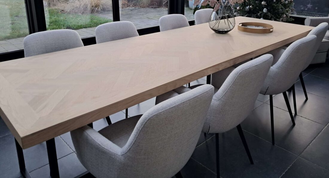 Mosina visgraat eiken tafel 300 x 100 x 6cm met Zagan onderstel met zwarte coating