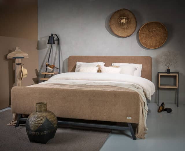 Olijfje bed, Steel & Stockings, bed, slaapkamer, meubel, design, comfort, luxe, stijlvol, trendy, slaapervaring, kwaliteitsmateriaal, stevig, modern, interieur, elegant, Scandinavisch, multifunctioneel, ruimtebesparend, duurzaam, handgemaakt, maatwerk, hip, vintage, eigentijds, sfeer, ambiance, hoogwaardige afwerking, organisch, minimalist, rustiek, kleuren, kussens, dekbedovertrekken, matras, bedbodem, bedframe, comfortabele bedden, slaapkamerinrichting, woontrends, persoonlijke stijl, creatief, eenvoudig, luxe uitstraling, gezellig, functionaliteit, elegantie, modern design, strakke lijnen, warm, uitnodigend, hoogwaardig, handwerk, vakmanschap, persoonlijk, unieke uitstraling, natuurlijk, inspirerend, veelzijdig, koppelbed, losstaand, beddenwinkel, online bestellen, unieke meubels, stijlvol wonen, slaapkamerdesign, interieuradvies, betaalbaar, decoratief, sfeer creëren, accessoires, kussensloop, bedrand, strakke stijl, eigentijdse look, ruimte creëren, nachtkastje, onderstel, luxe slapen, slaapkamer decoratie, trendy bedden, Olijfje collectie, hoogwaardige materialen, trendy kleuren, op maat gemaakt.