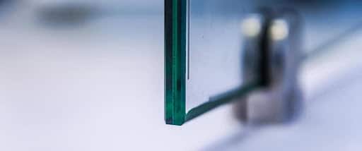 Detail van vacuümglas voor monumentale kozijnen