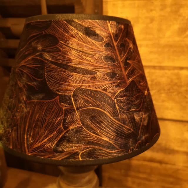 Kleine Tafellamp Met Geprint Velvet Lampenkapje