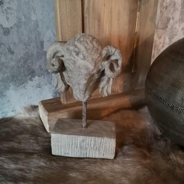 Beeldje Steen Ram Kopje Op Standaard Art 24 6005