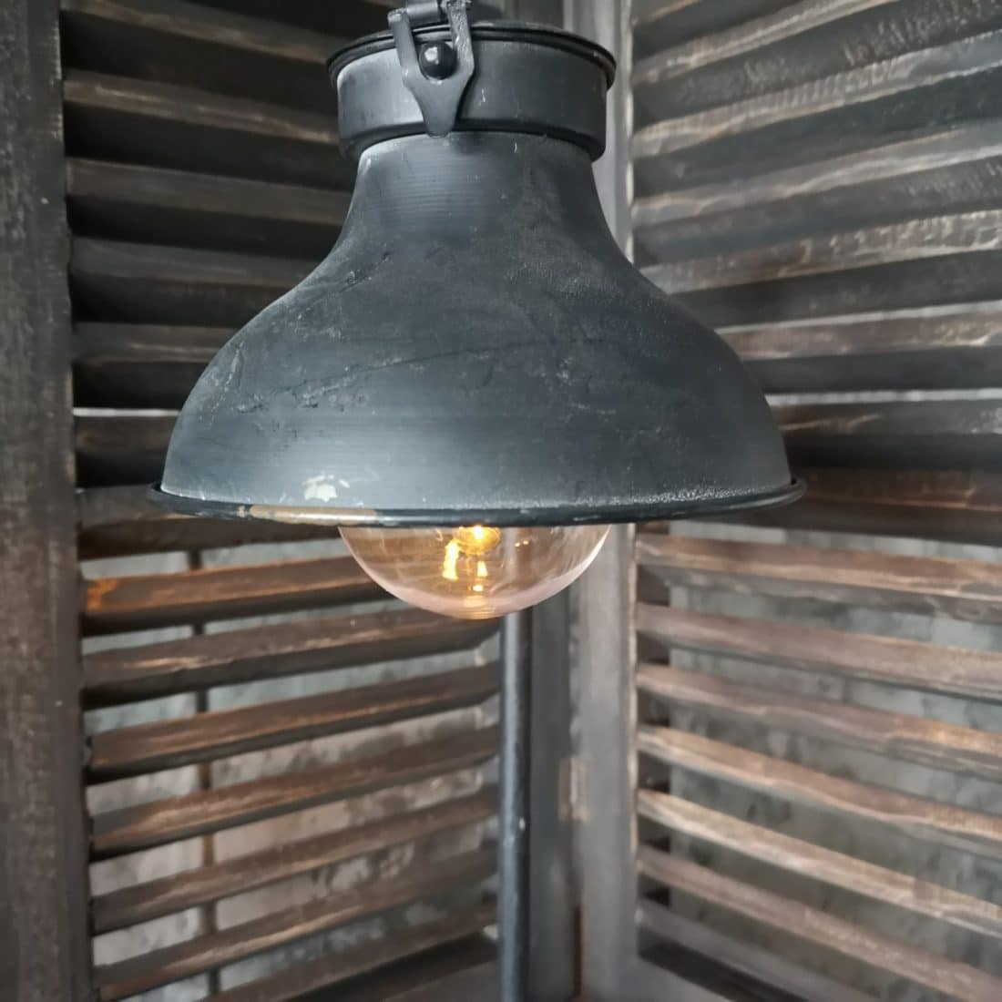 Antique Zwart Tafellampje Op Batterij Art 782599