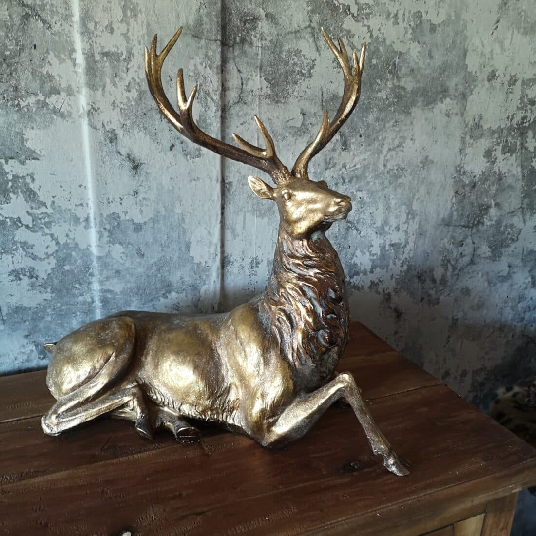 Hert Liggend Goud Art 9190