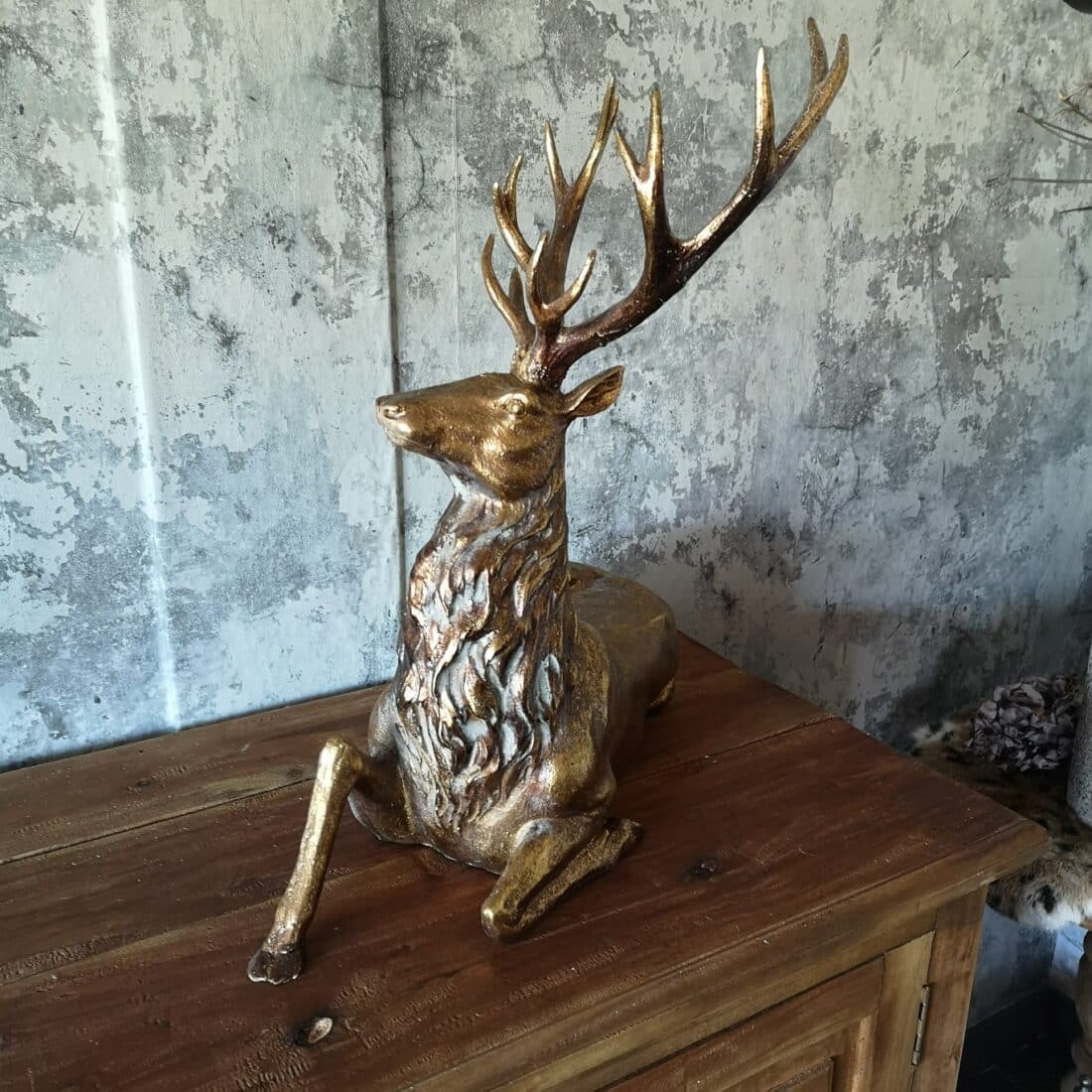 Hert Liggend Goud Art 9190