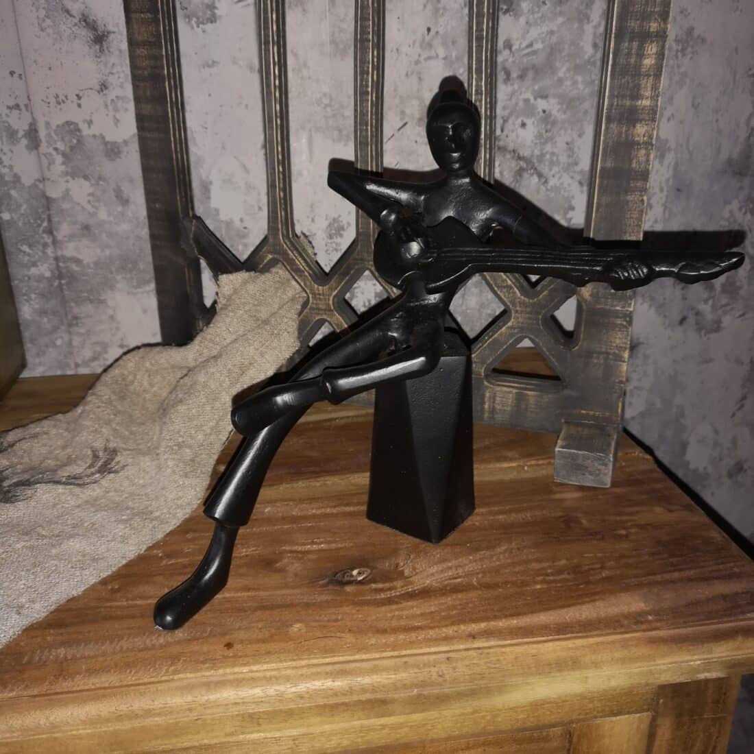 Beeld Vrouw Met Gitaar Art 1114