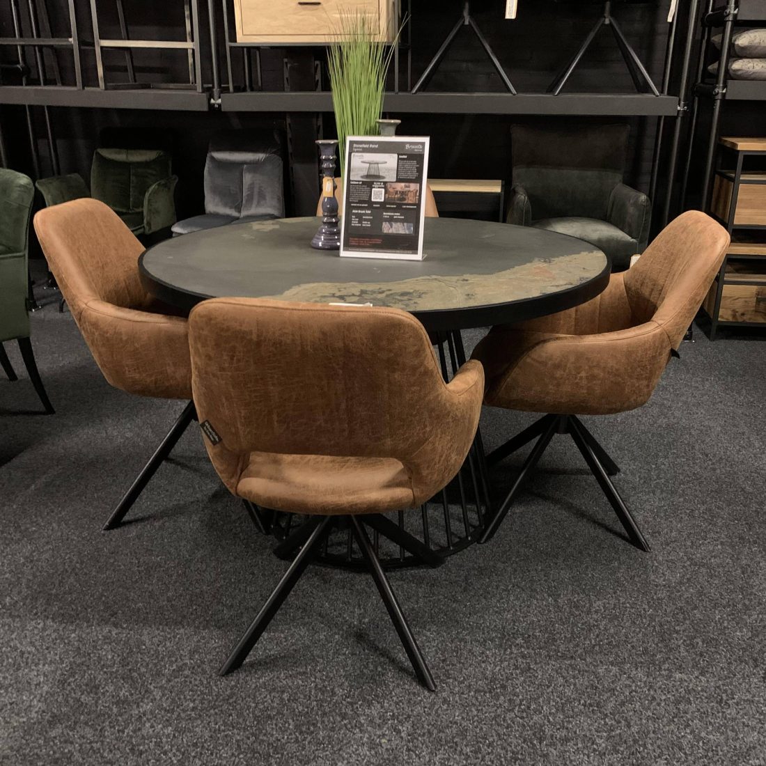 SHOWMODEL set van 4 UrbanSofa eetkamerstoelen met arm Niek