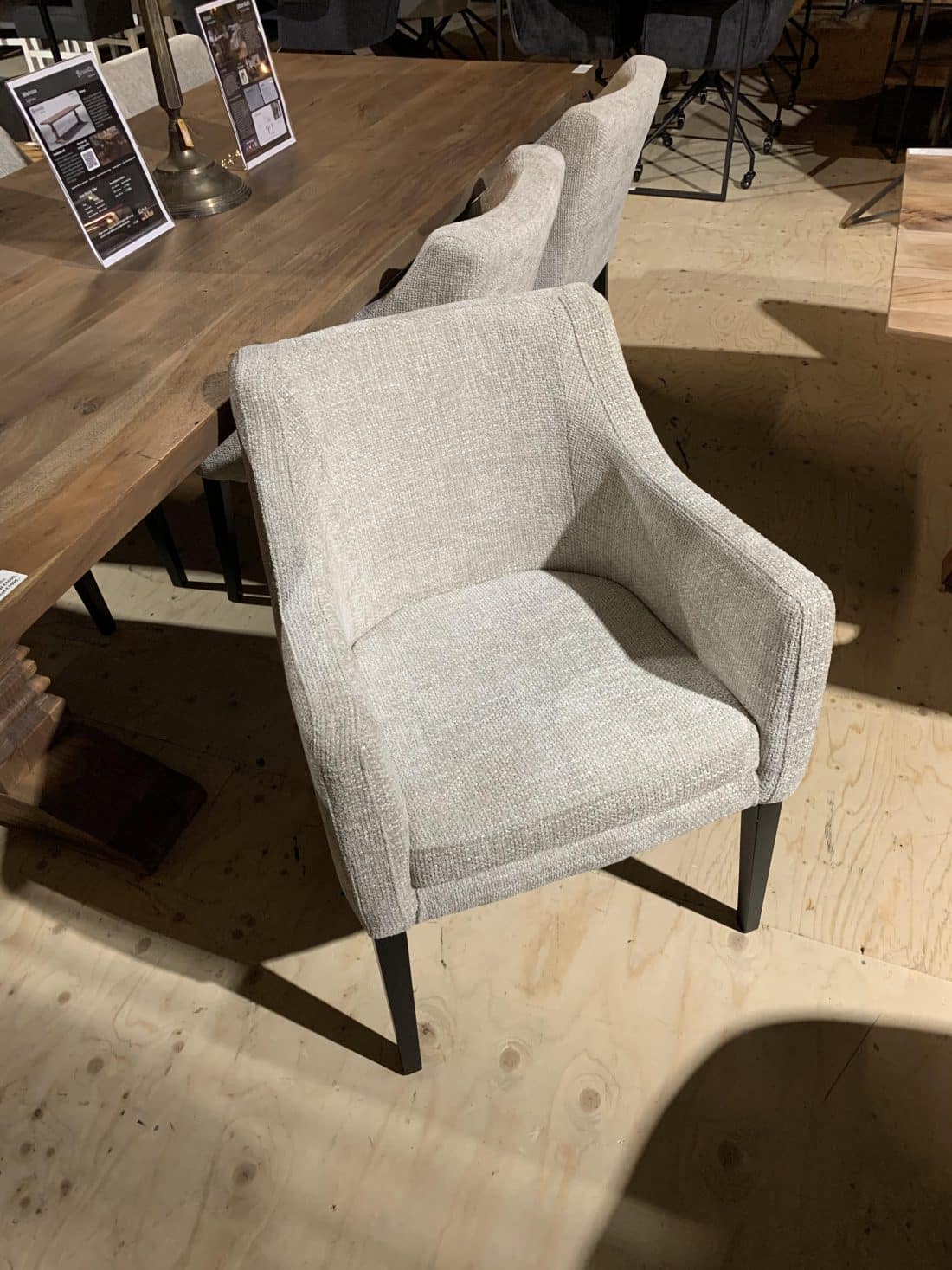 SHOWMODEL set van 4 UrbanSofa eetkamerstoelen Mason met arm