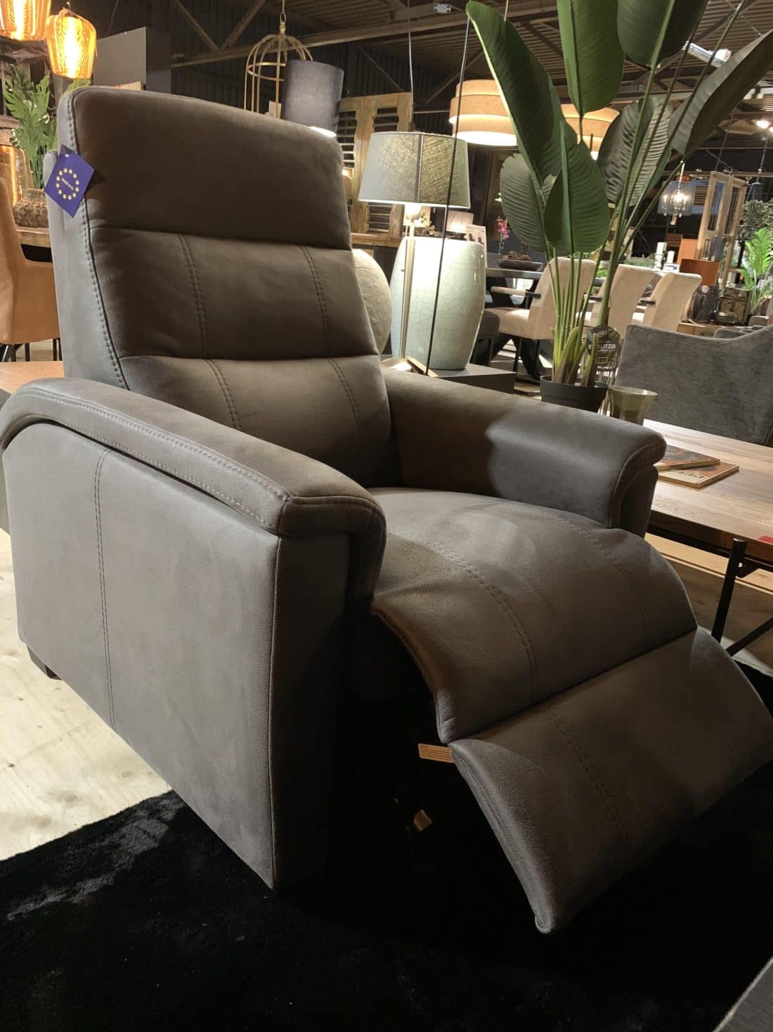 SHOWMODEL Confortluxe 3,5 zitsbank + fauteuil + relax fauteuil Vitesse