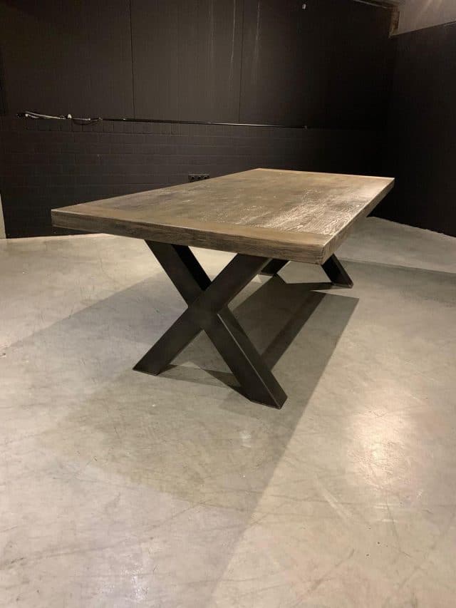 SHOWMODEL eettafel recht 220 cm met X-leg metaal zwart