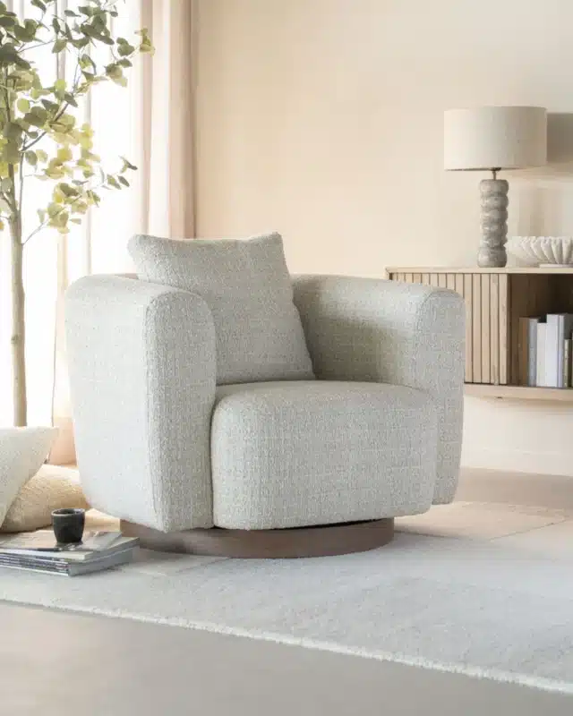 sfeerfoto Eleonora fauteuil Jordan draaibaar met arm beige