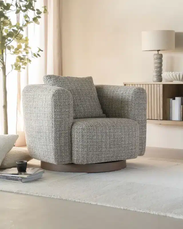 sfeerfoto Eleonora fauteuil Jordan draaibaar met arm taupe