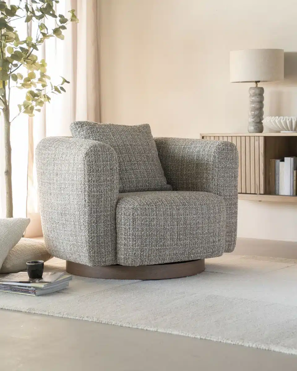 sfeerfoto Eleonora fauteuil Jordan draaibaar met arm taupe